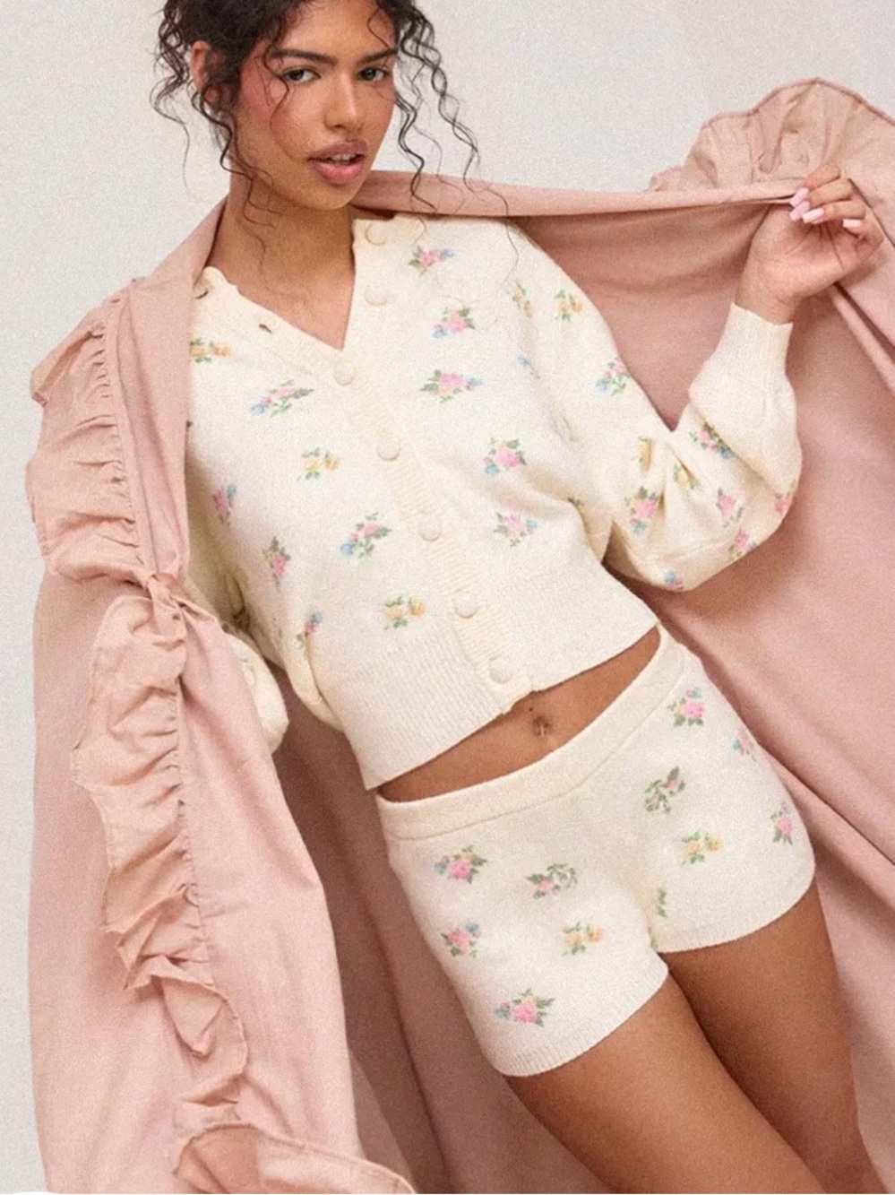 NWT PrettyLittleThing CREAM FLORAL KNIT MINI SHORTS L
